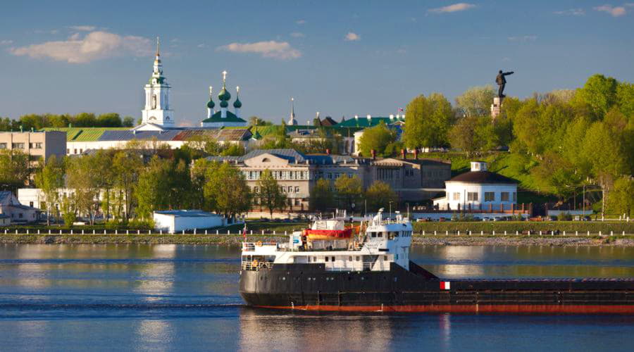 Våra biluthyrningstjänster erbjuder ett mångsidigt urval av fordon i Kostroma.